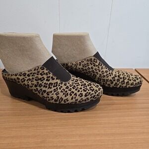 Donald J Pliner Rasha Leopard Animal Print Wedge Clogs Size 6